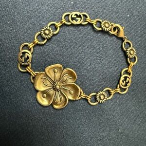 New in box Gucci Gold tone Floral Bracelet